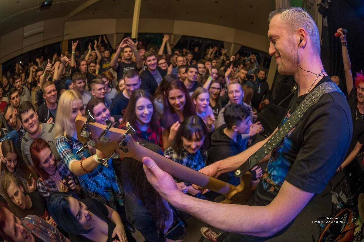 Ребята очень извинялись за то, что не смогли сыграть все песни