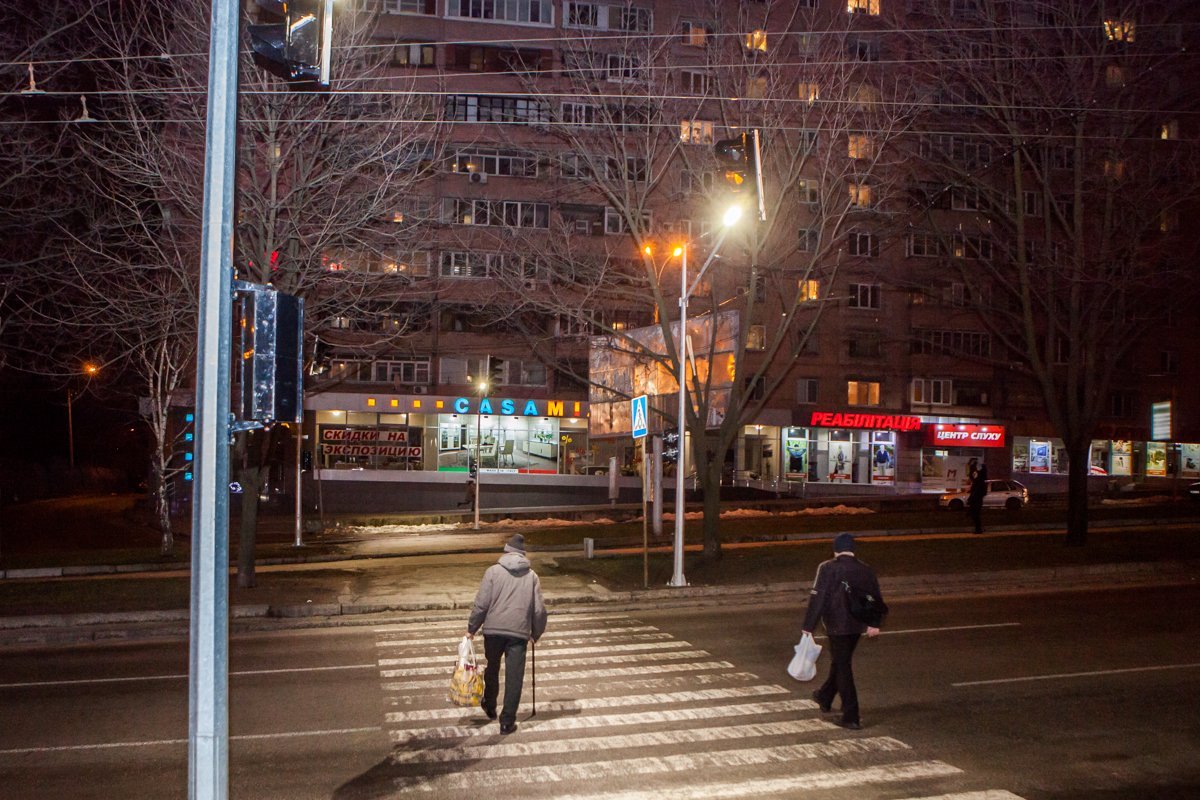 Подсветка улучшает видимость и помогает водителям заранее увидеть пешеходов Подсветка улучшает видимость и помогает водителям заранее увидеть пешеходов