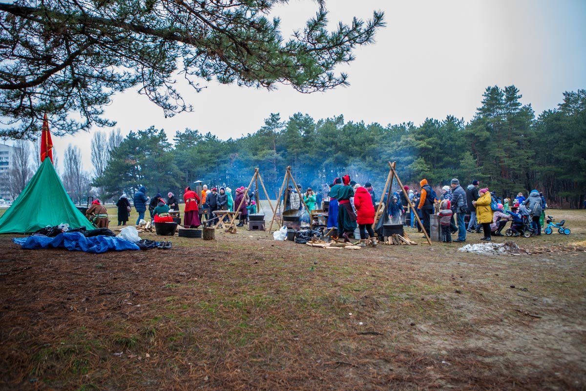 Праздник "казачества" проходит в сопровождении народных и современных украинских песен