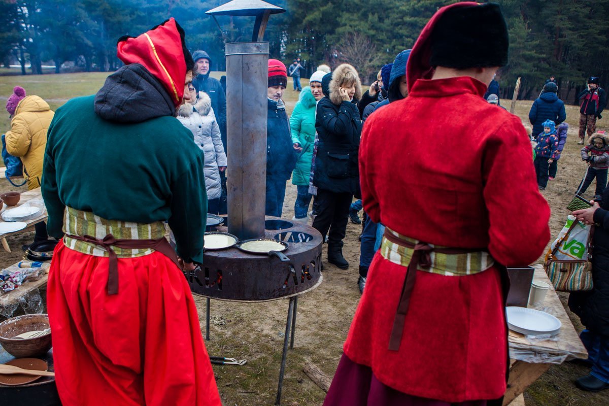 Очередь за едой выстроилась немаленькая