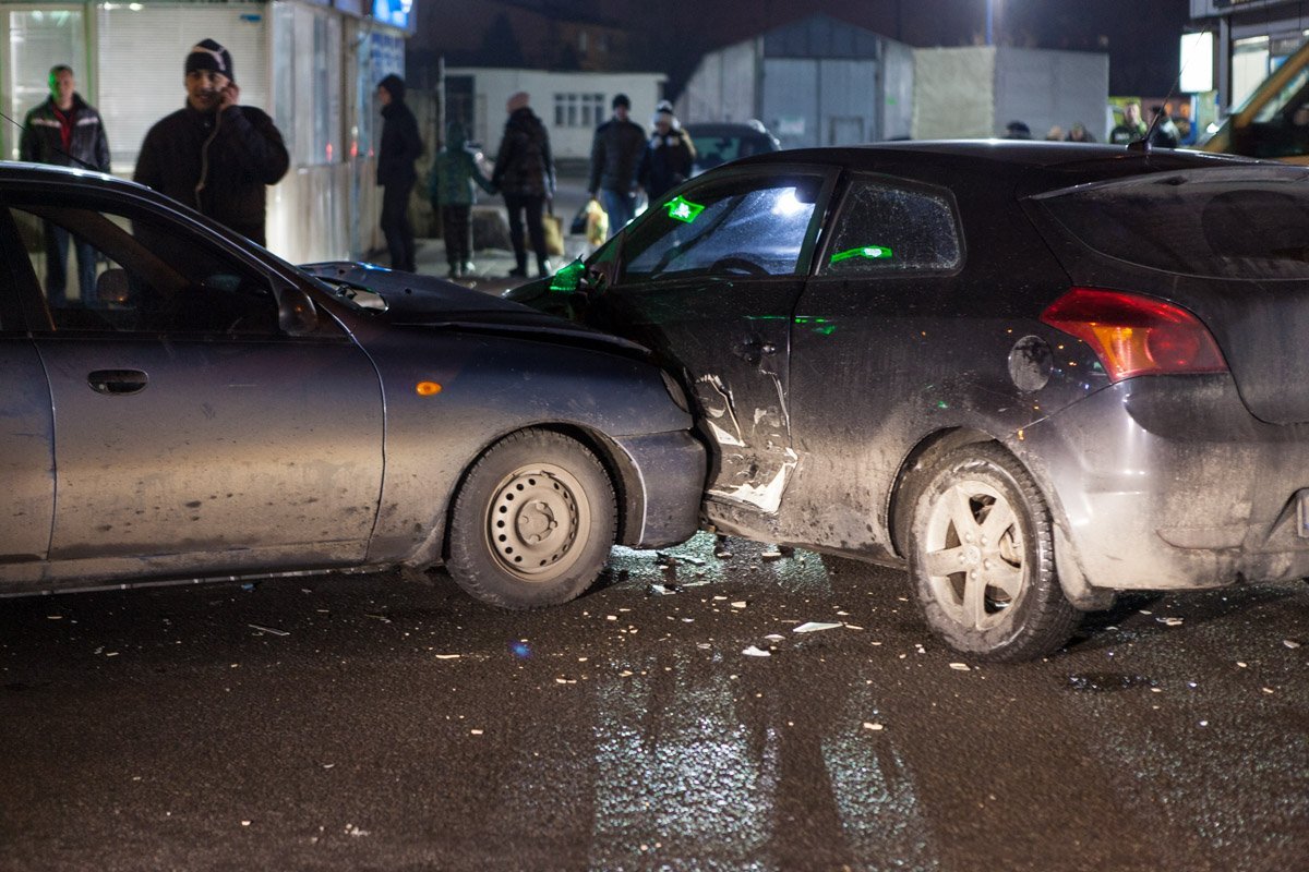 На улице Калиновой не поделили дорогу Kia и Daewoo Lanos На улице Калиновой не поделили дорогу Kia и Daewoo Lanos