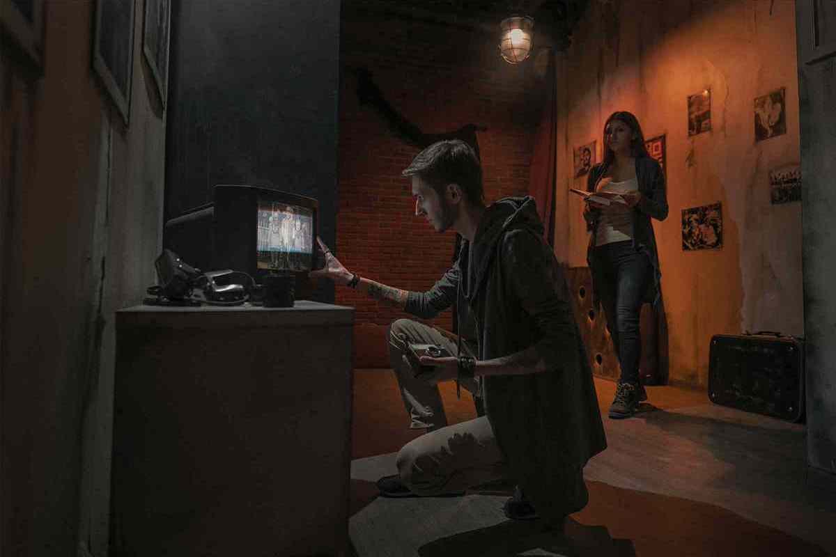 Остаться вдвоем в закрытой комнате - заманчиво, не так ли? Остаться вдвоем в закрытой комнате - заманчиво, не так ли?