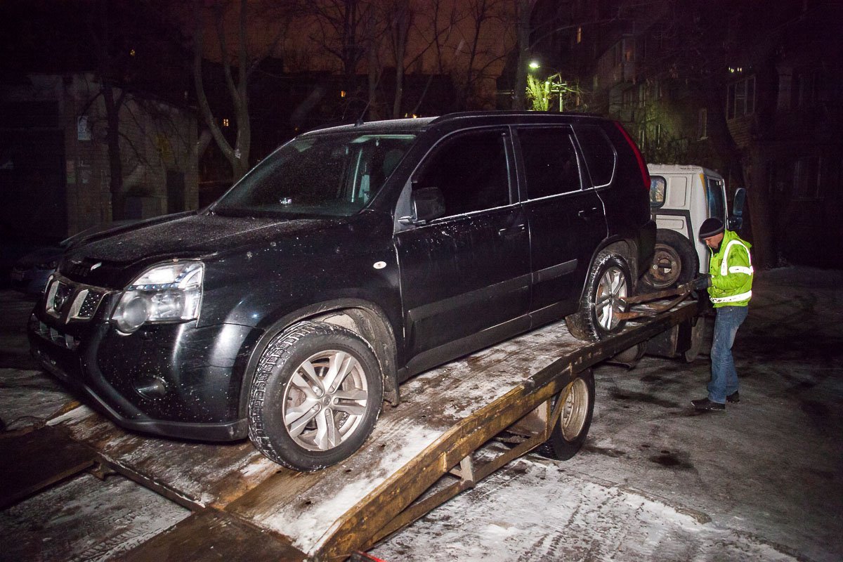 Автомобиль забрал эвакуатор на штрафплощадку Автомобиль забрал эвакуатор на штрафплощадку