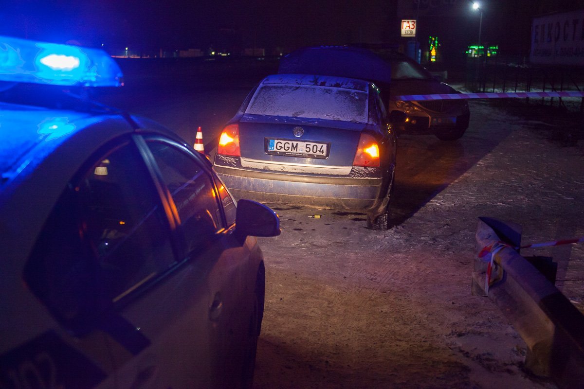 На Донецком шоссе патрульные остановили автомобиль Volkswagen На Донецком шоссе патрульные остановили автомобиль Volkswagen