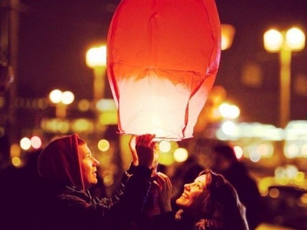 В этот день Валентина в Днепре запустят рекордное количество небесных фонариков