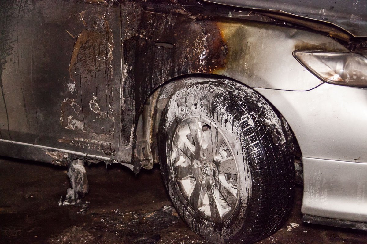 По предварительной информации, автомобиль подожгли По предварительной информации, автомобиль подожгли