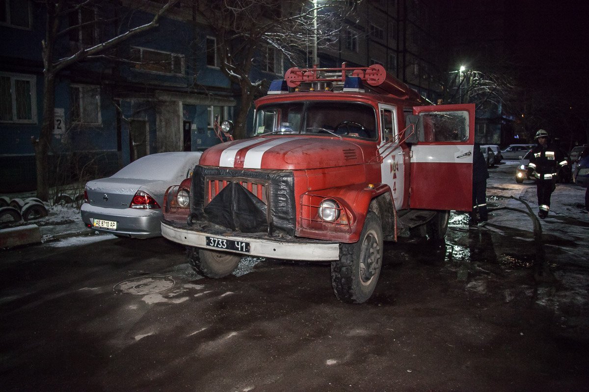 Очевидцы также сообщили, что спасатели прибыли на место быстро, но до их приезда они пытались потушить пожар огнетушителем Очевидцы также сообщили, что спасатели прибыли на место быстро, но до их приезда они пытались потушить пожар огнетушителем