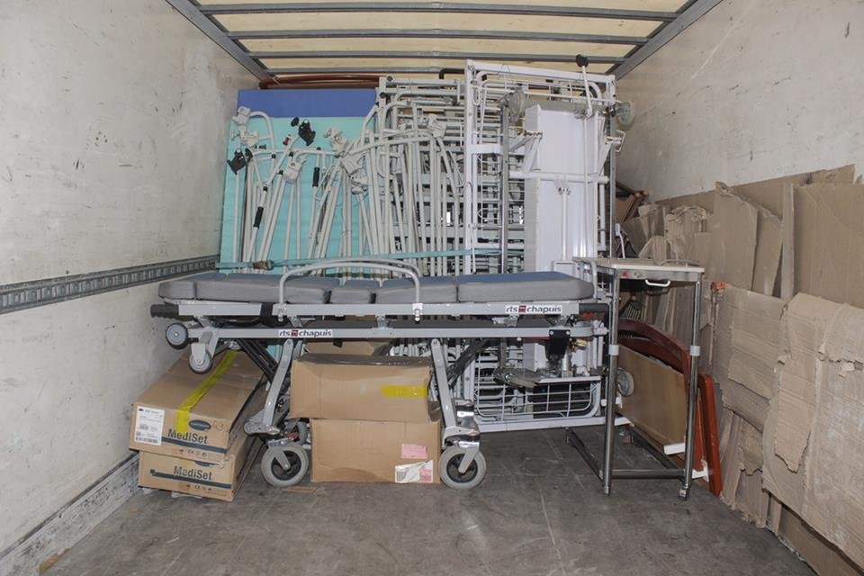 В больницу доставили не только необходимую мебель, но и перевязочные материалы