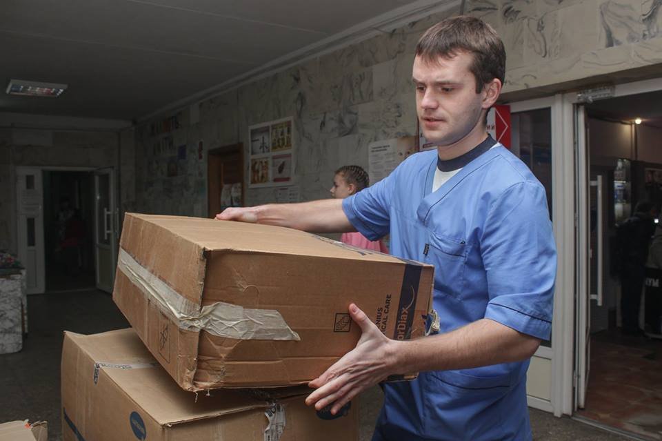 В больницу доставили многофункциональные кровати, матрацы, тонометры, кушетки, перевязочные материалы и многое другое