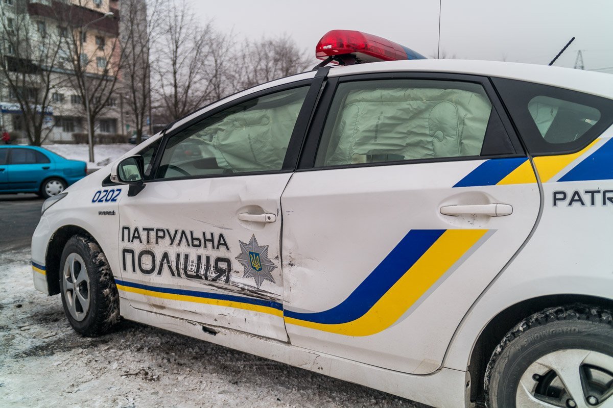 У Prius сработали подушки безопасности  У Prius сработали подушки безопасности