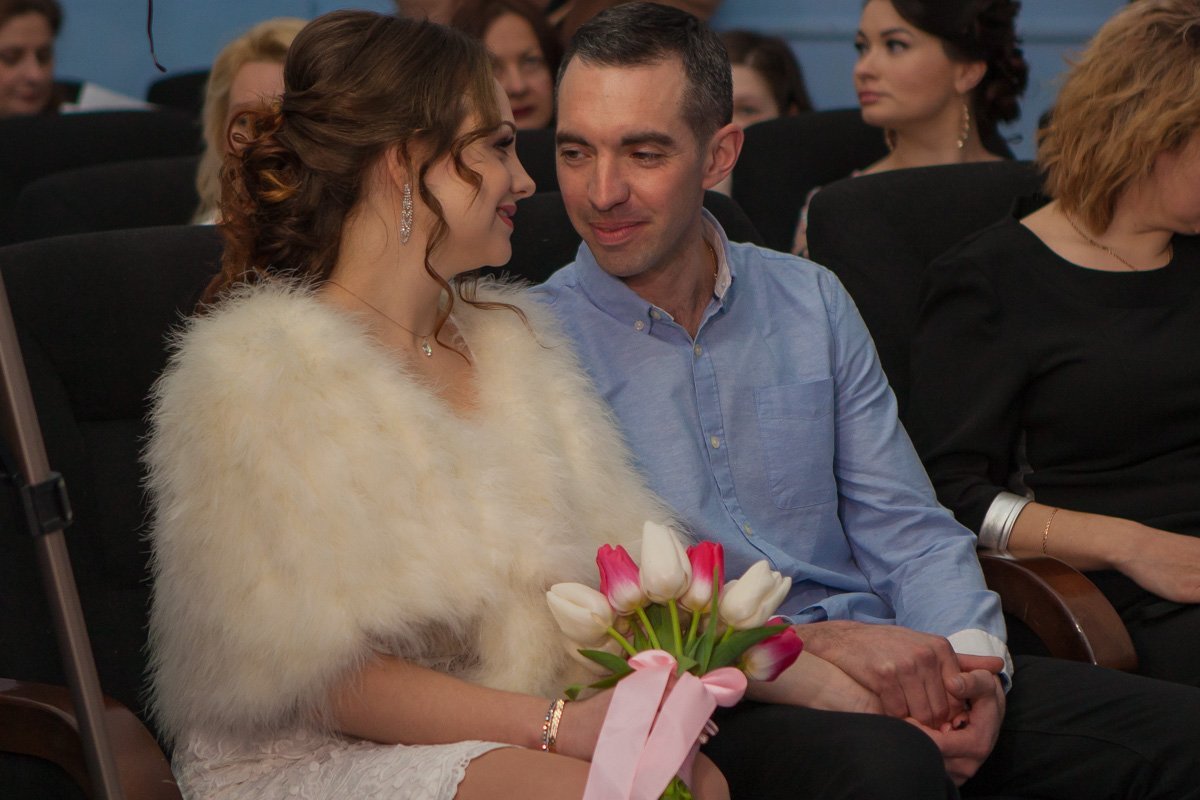 В глазах - любовь и нежность