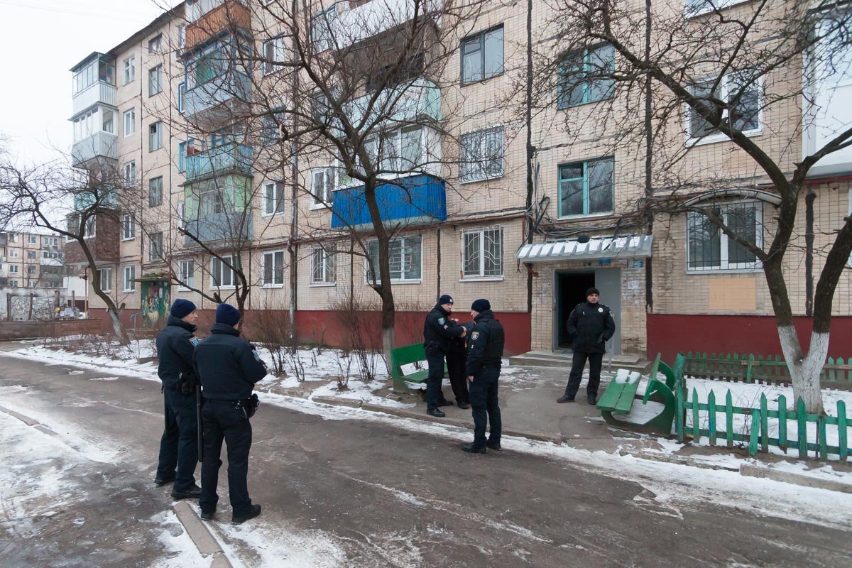 Мужчина разгуливал с гранатой прямо возле детского сада