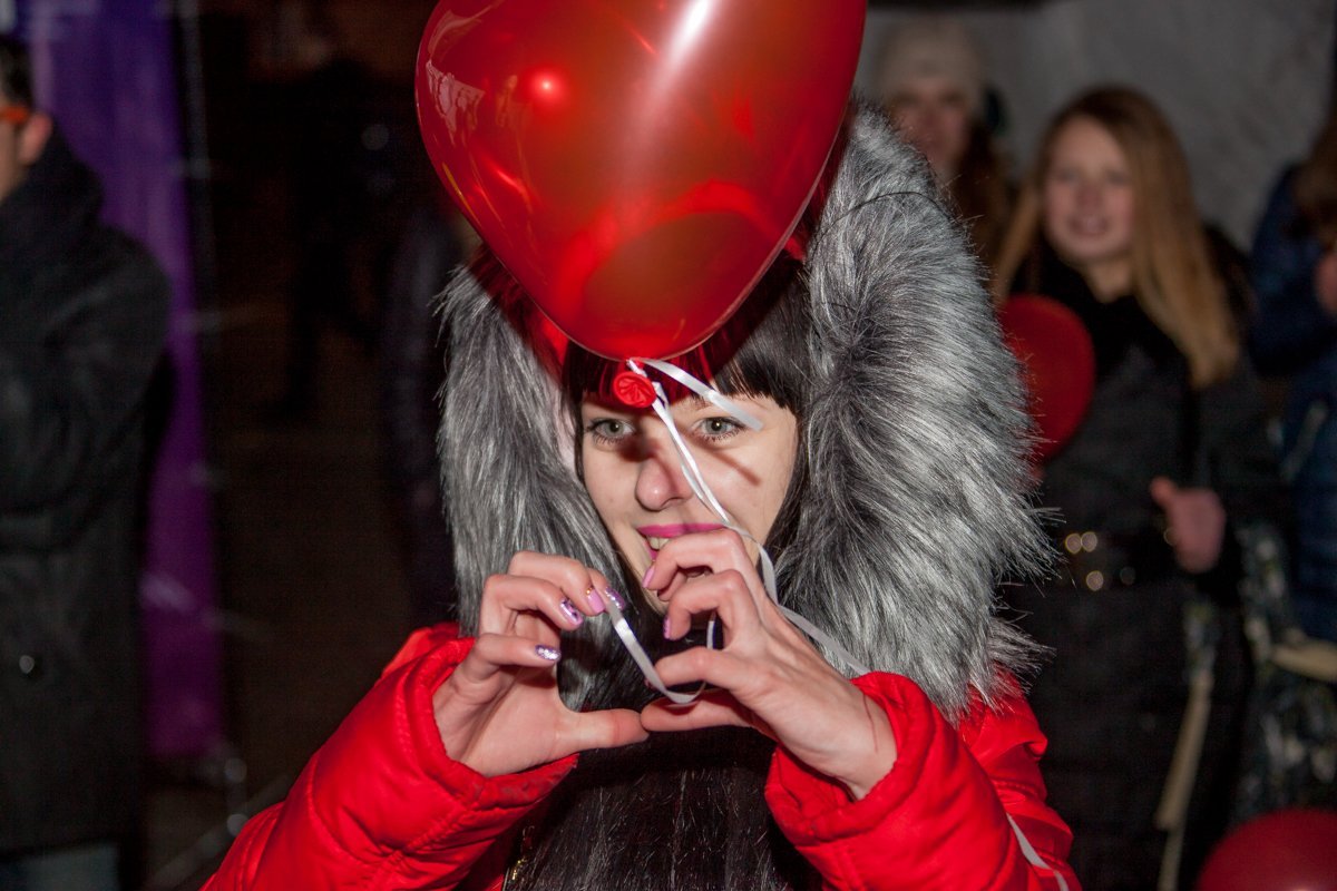 Даже если ты одинок 14 февраля, всегда можно взять шарик и сделать сердечко Даже если ты одинок 14 февраля, всегда можно взять шарик и сделать сердечко