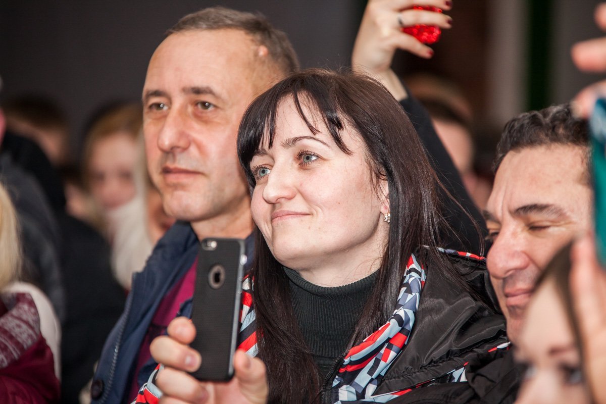 Концерт завершился в 20:50, после чего Виктор Павлик раздал автографы всем желающим