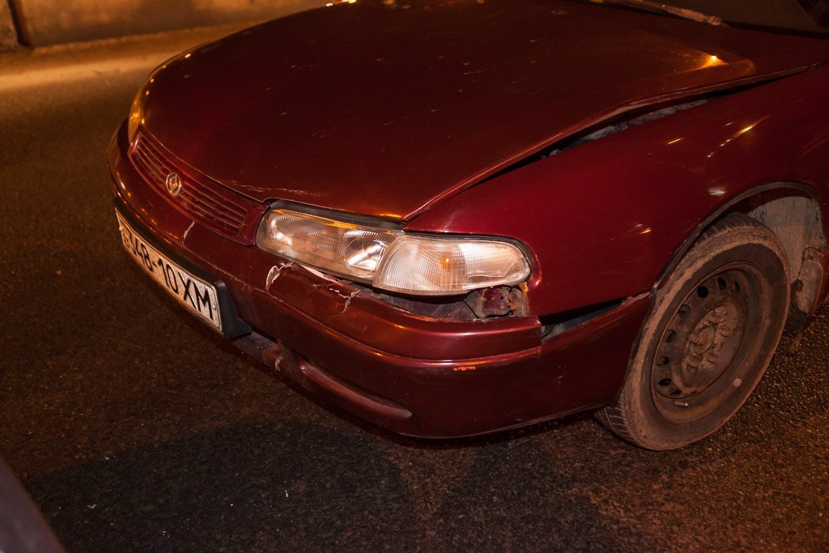 А Mazda, по принципу домино, ударила SsangYong А Mazda, по принципу домино, ударила SsangYong