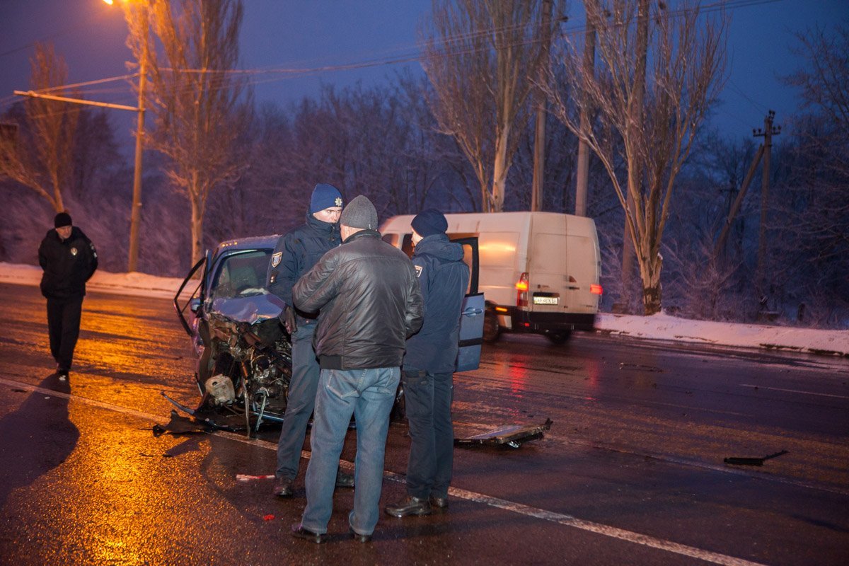 На месте ДТП работает полиция На месте ДТП работает полиция