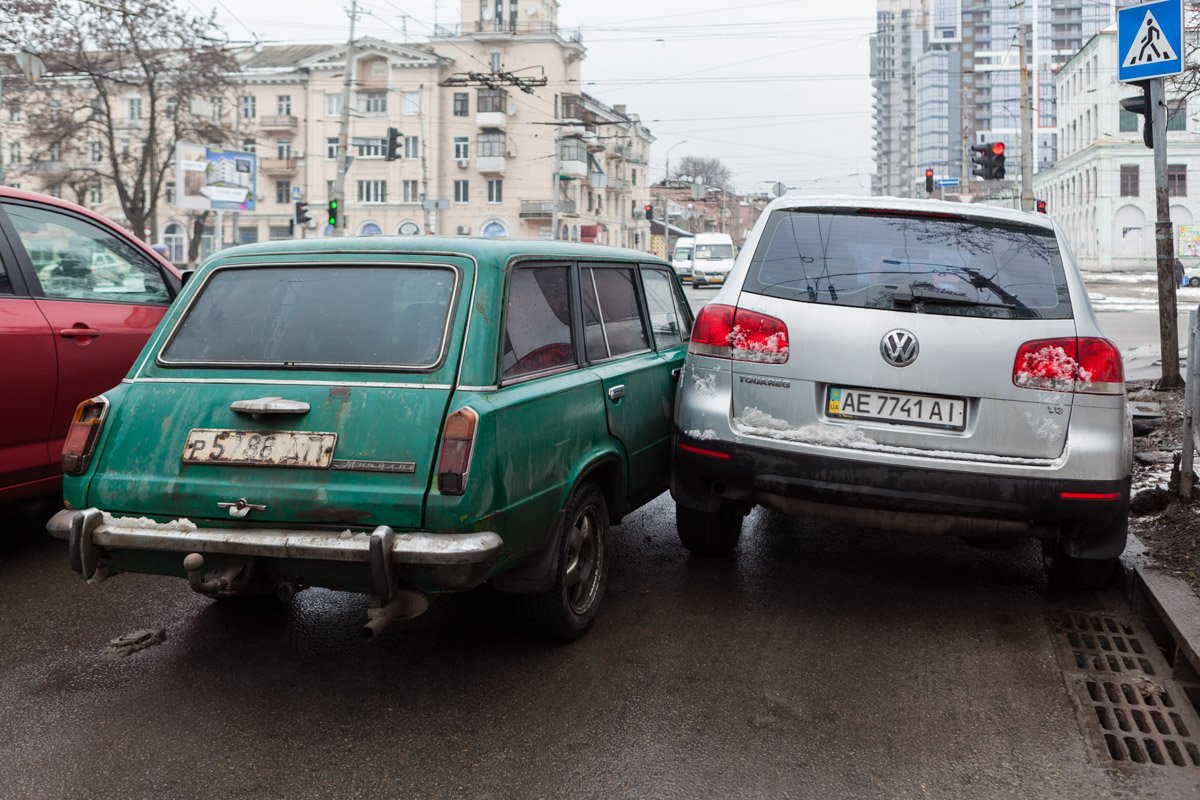На улице Шмидта столкнулись "Жигули" и Volkswagen На улице Шмидта столкнулись "Жигули" и Volkswagen