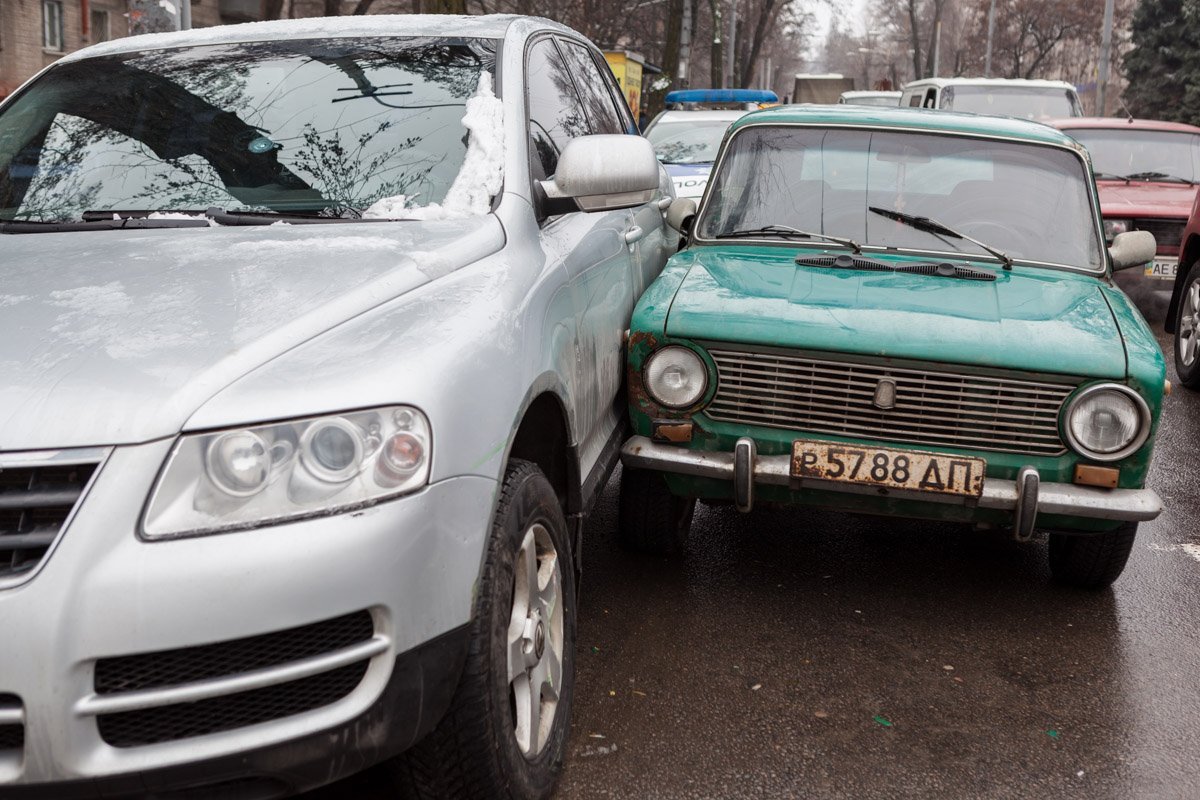 На участке дороги затруднено движение На участке дороги затруднено движение