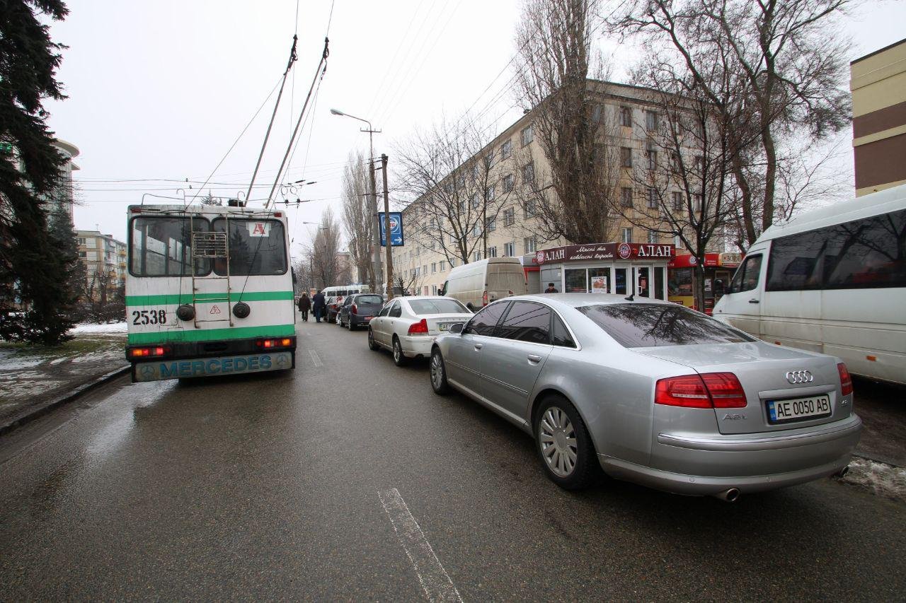 В данный момент движение троллейбусов маршрутов №9, №16, А и Б временно остановлено
