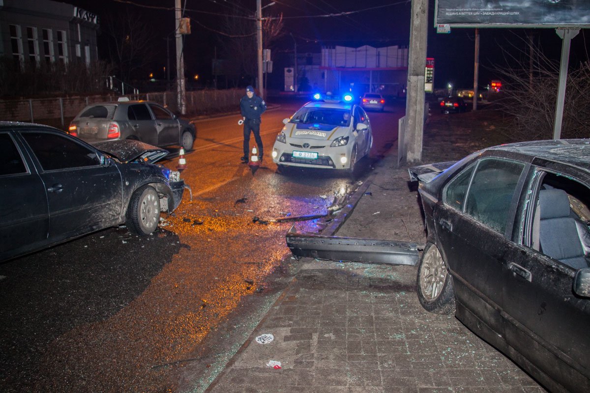 На месте работают сотрудники патрульной полиции На месте работают сотрудники патрульной полиции