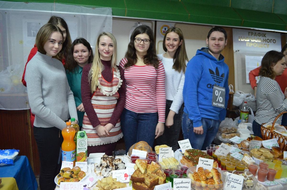 Студенты приготовили невероятное количество разнообразных угощений на любой вкус