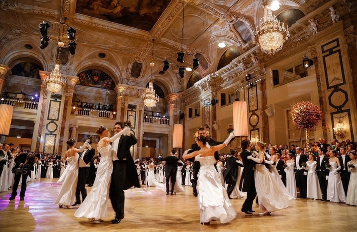 Главная цель этого события, – зарождение высоких бальных традиций, - неразрывно связана с благотворительной миссией