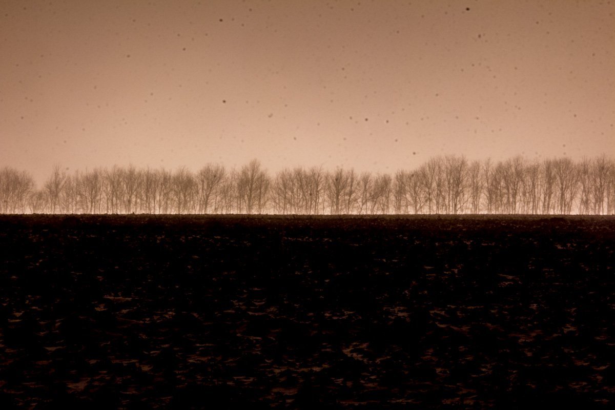 Опасность поражения электрическим током усугубляется тем, что он не имеет внешних признаков и запаха Опасность поражения электрическим током усугубляется тем, что он не имеет внешних признаков и запаха
