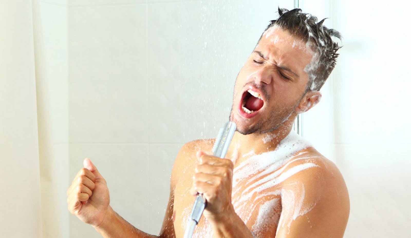 Пение в душе и в ду ́ше не всегда радует слух окружающих, хотя и поднимает настроение