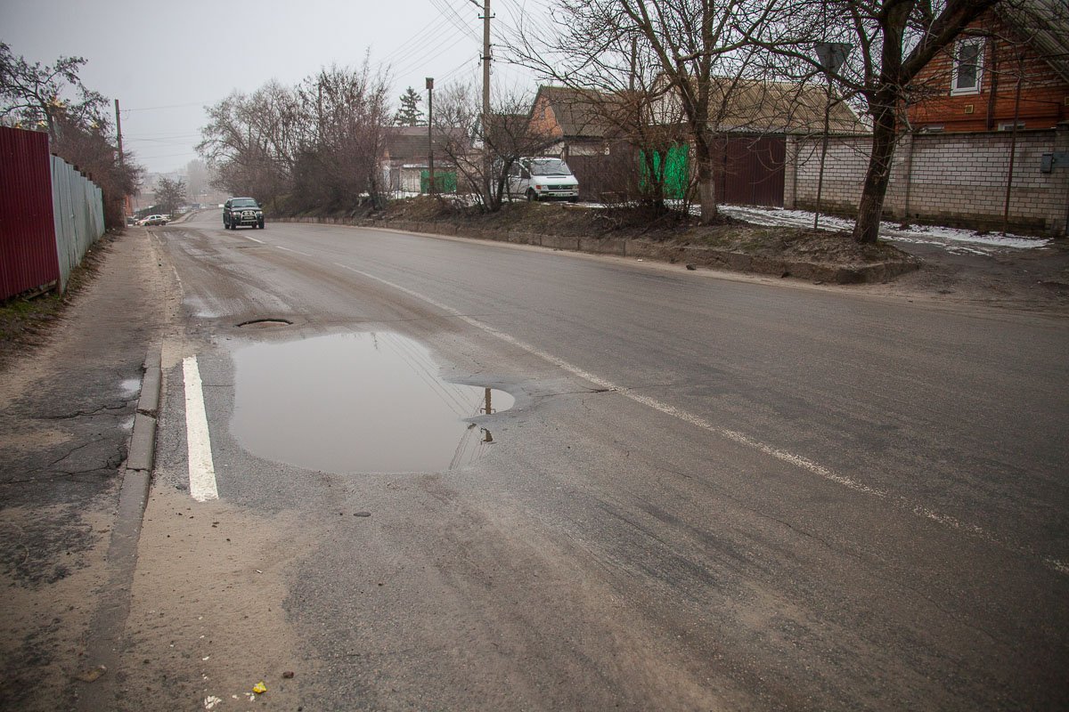 На Яснополянской яма есть