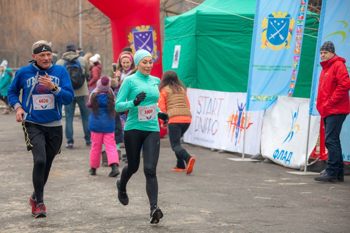 Участникам, занявшим 1-е места вручили по экземпляру книги Марии Карачиной Never stop