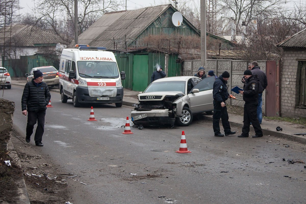 На Каруны автомобиль Audi въехал в гараж На Каруны автомобиль Audi въехал в гараж