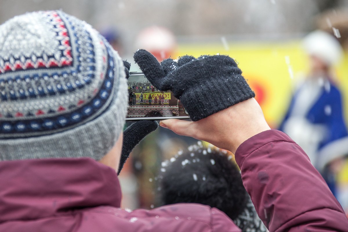 Посетители сэлфились на празднике