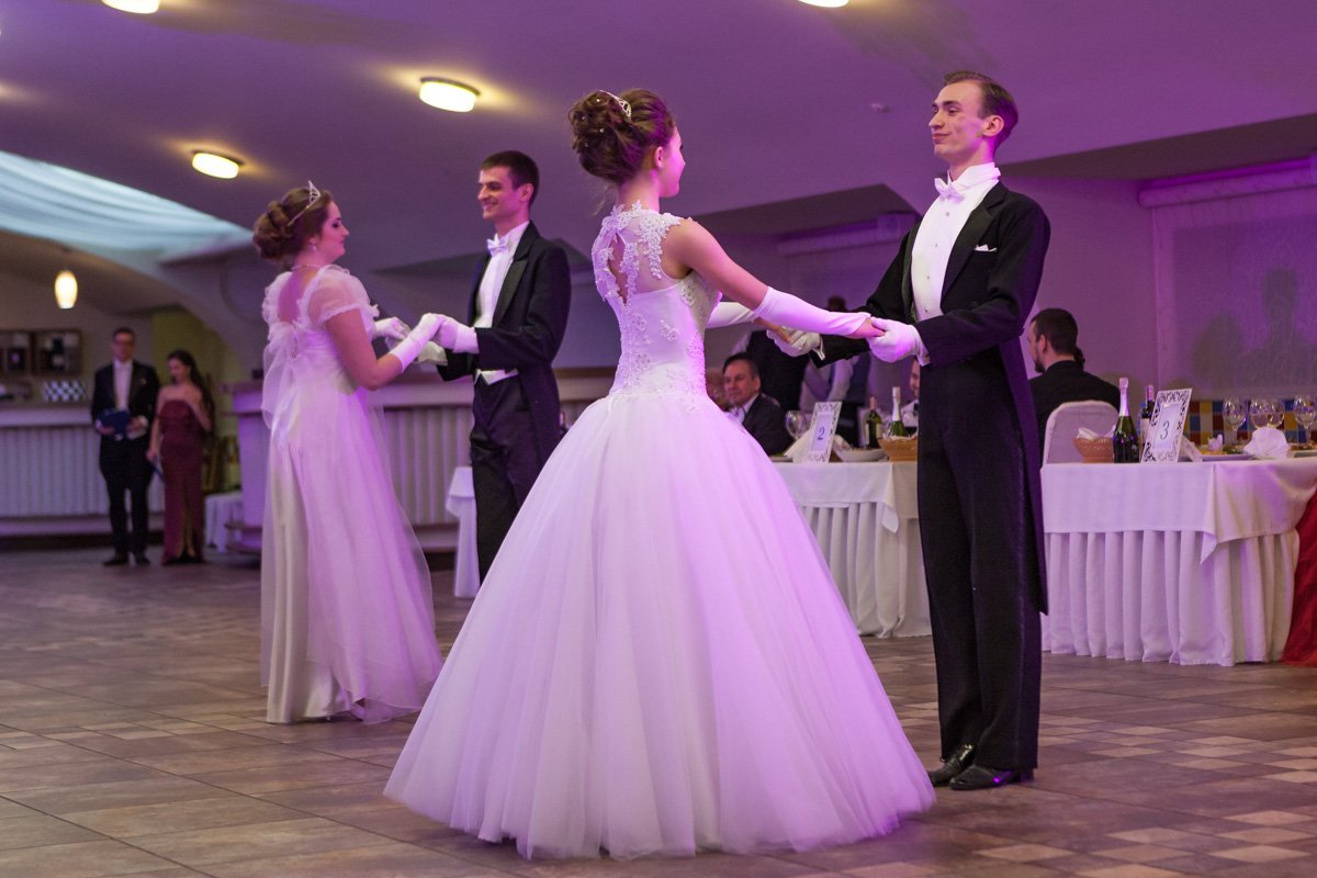 Во время танца нужно смотреть друг другу в глаза, чтобы понимать партнера Во время танца нужно смотреть друг другу в глаза, чтобы понимать партнера