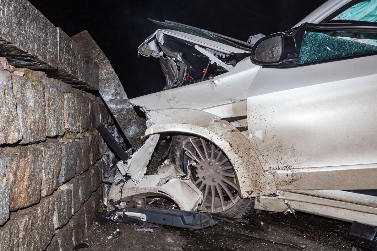 Предварительно, водитель BMW не справился с управлением