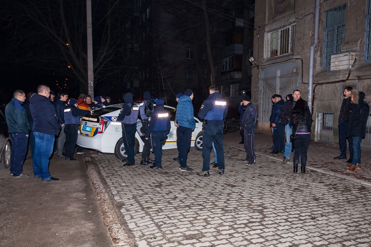Полицейские задержали мужчину, который устроил потасовку с таксистами Полицейские задержали мужчину, который устроил потасовку с таксистами