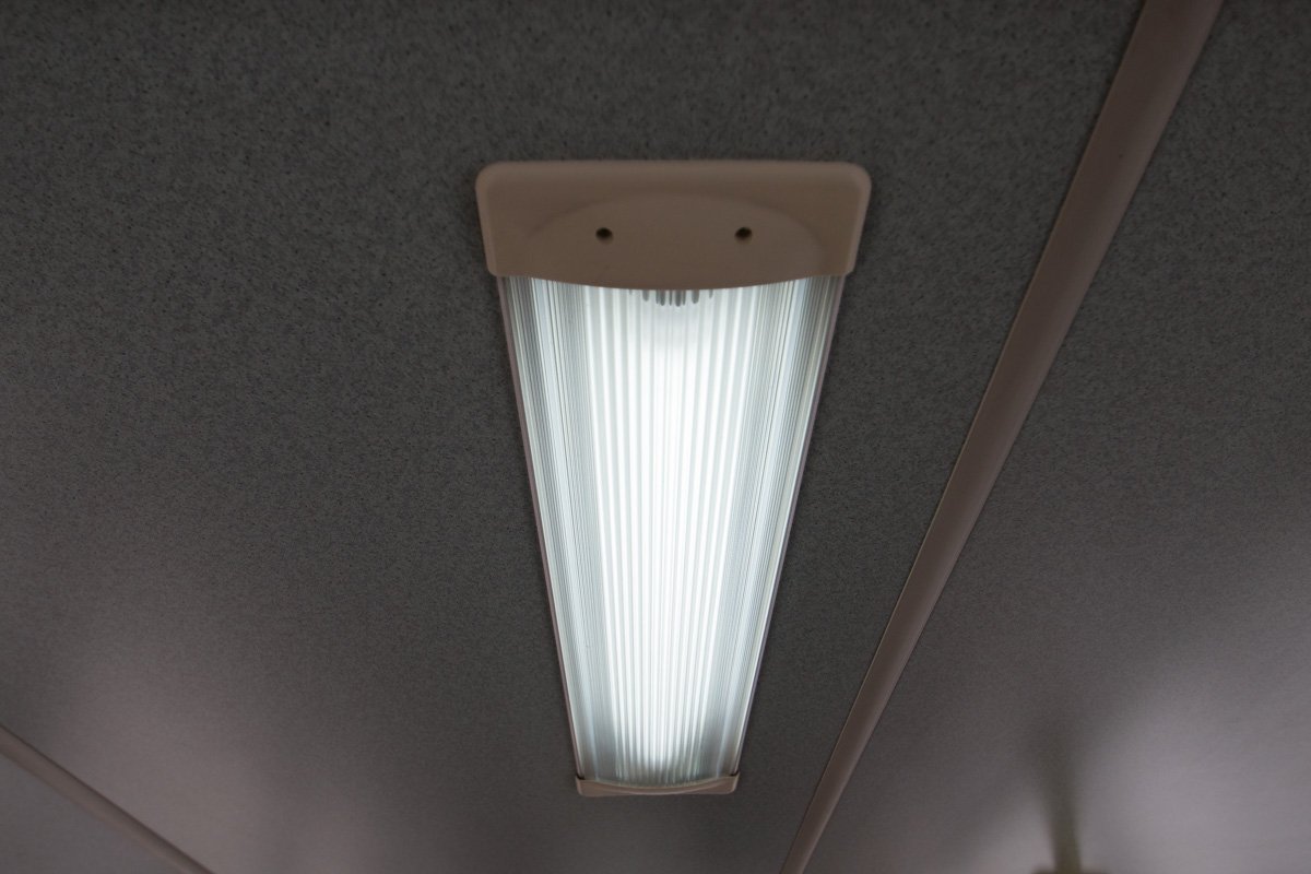 В автобусах хорошее освещение В автобусах хорошее освещение