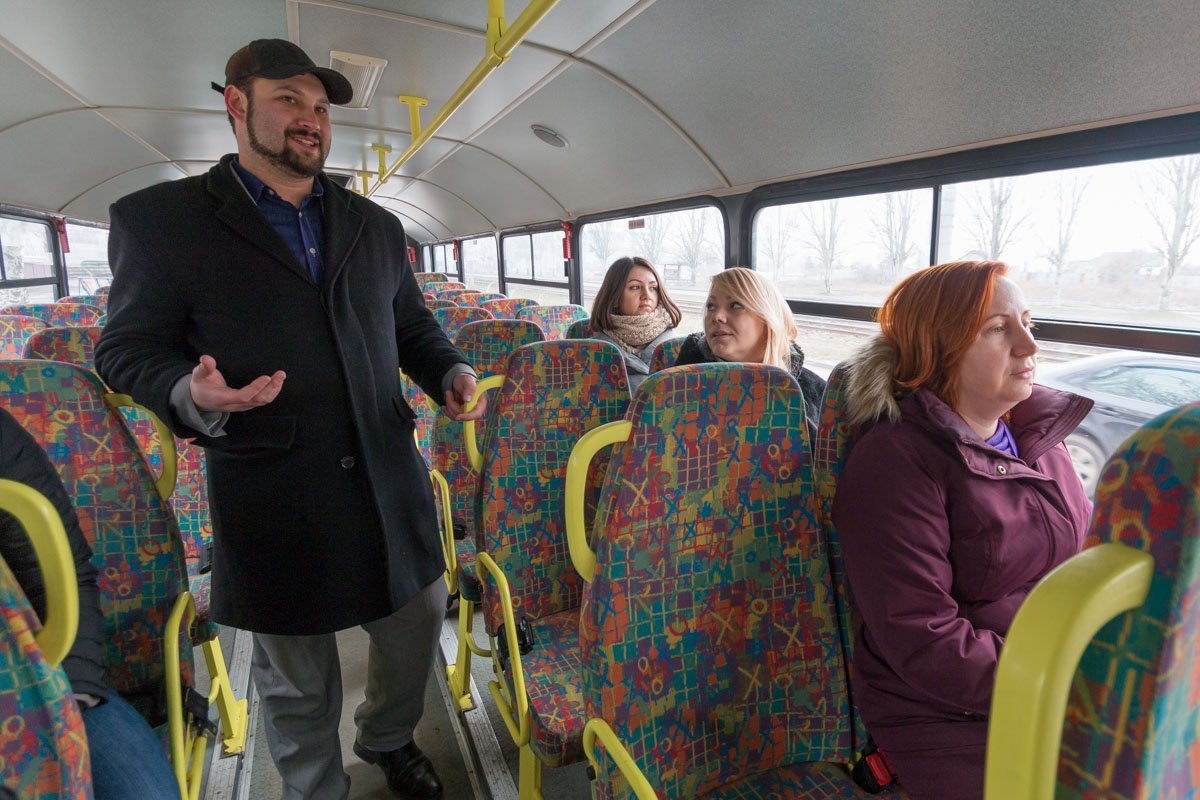 Режим работы автобусов - в будние дни с 4:50 до 23:00, в выходные - с 5:25 до 23:00 Режим работы автобусов - в будние дни с 4:50 до 23:00, в выходные - с 5:25 до 23:00