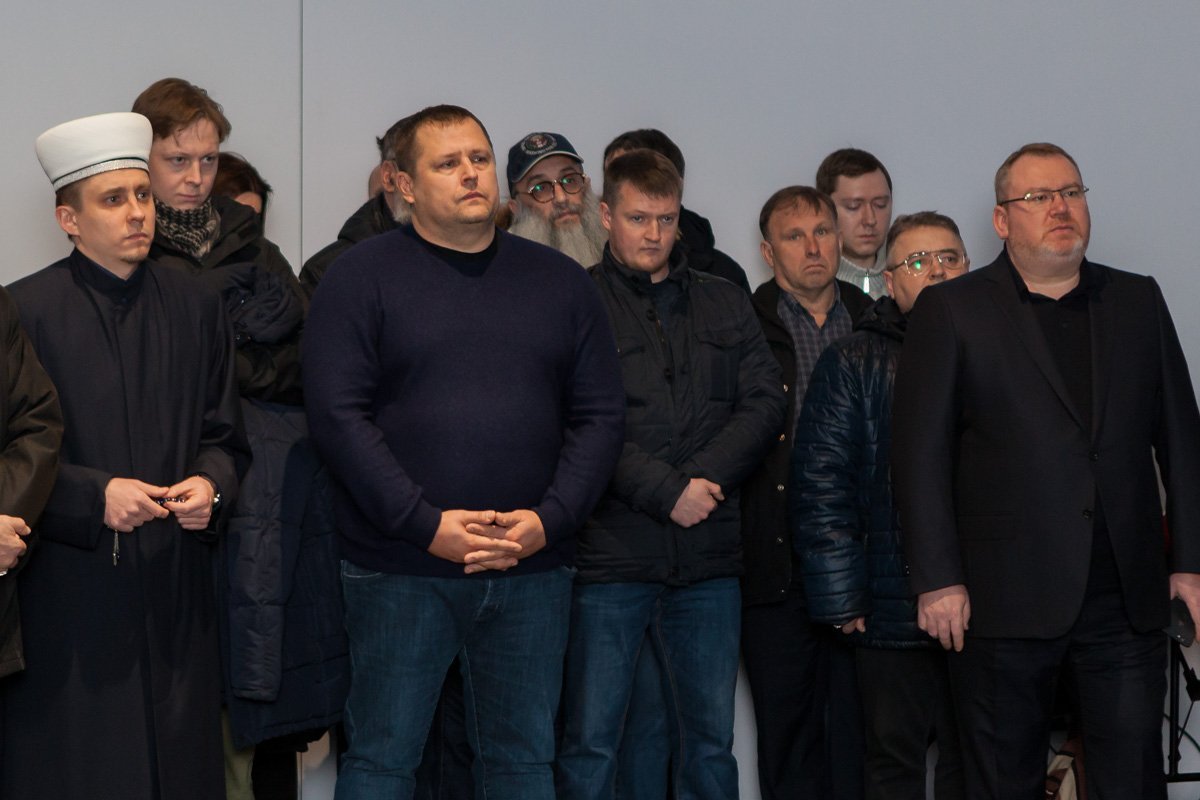 На открытии выставки также присутствовали мэр Днепра Борис Филатов и губернатор области Валентин Резниченко На открытии выставки также присутствовали мэр Днепра Борис Филатов и губернатор области Валентин Резниченко