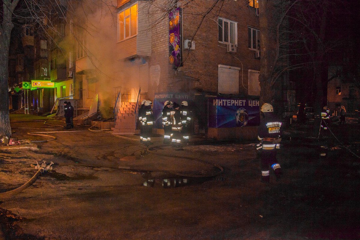 Под прицел неизвестных попала сеть игровых автоматов «Интернет-центр Е» Под прицел неизвестных попала сеть игровых автоматов «Интернет-центр Е»