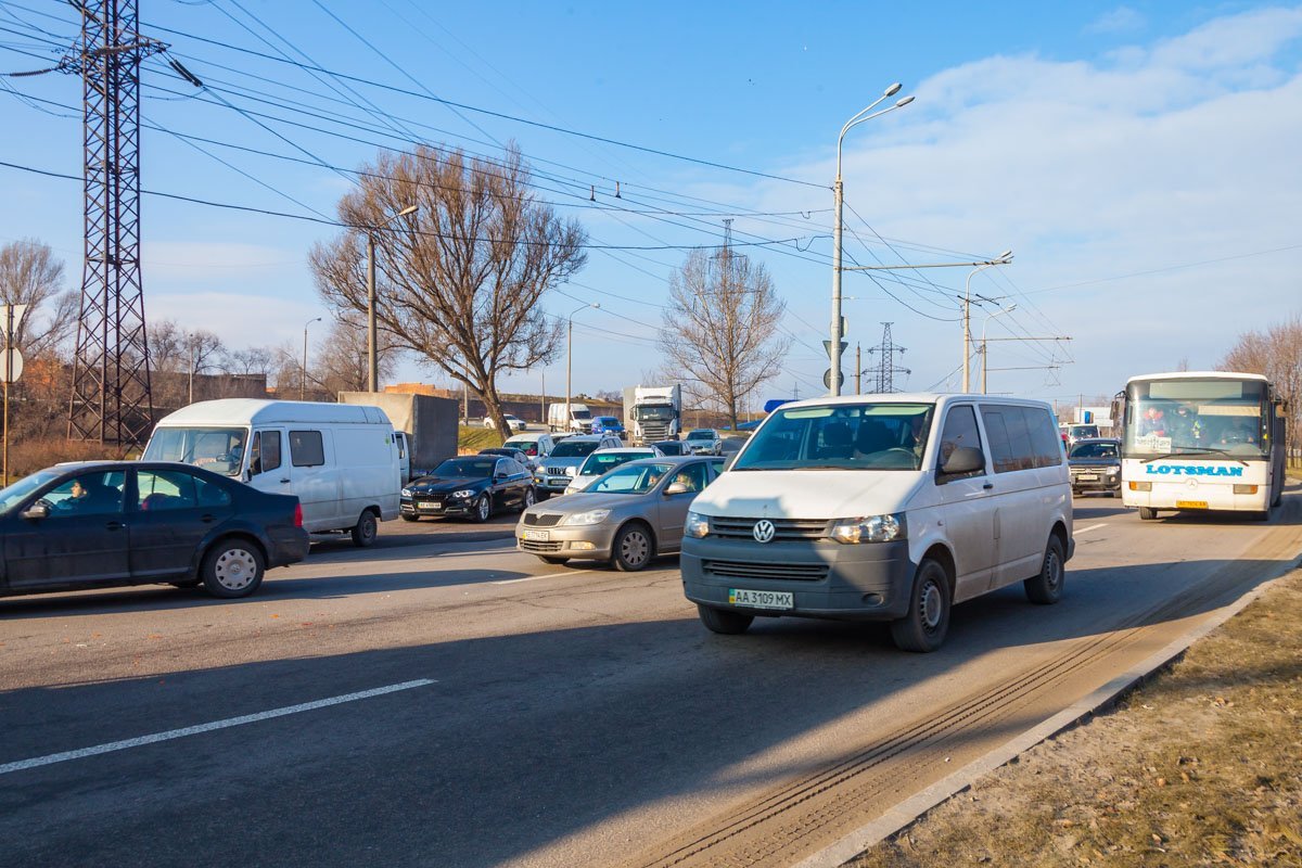 На месте происшествия образовалась небольшая пробка На месте происшествия образовалась небольшая пробка