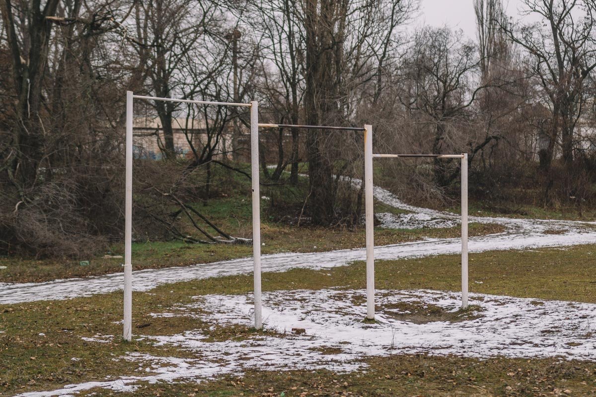 Будь красивым турником и к тебе потянутся