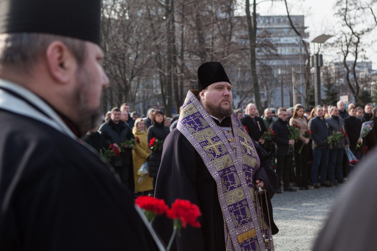 Почтить память украинских патриотов собралось немало людей Почтить память украинских патриотов собралось немало людей