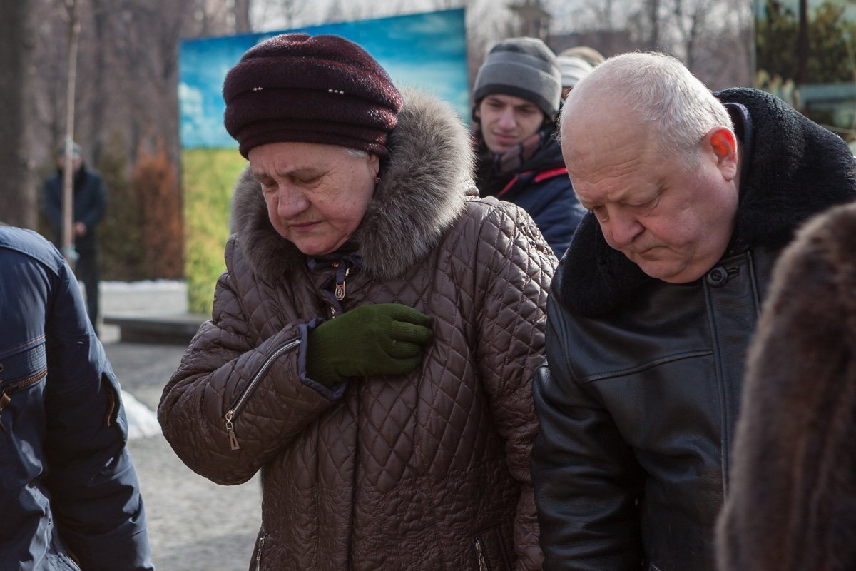 Память погибших на Майдане пришли почтить все неравнодушные Память погибших на Майдане пришли почтить все неравнодушные