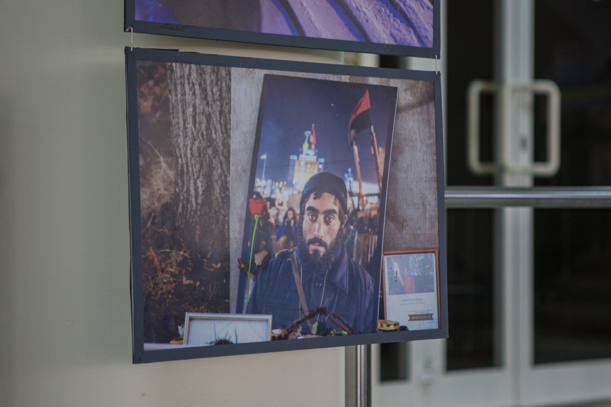 Среди фотографий отдельным стендом висели фото Сергея Нигояна Среди фотографий отдельным стендом висели фото Сергея Нигояна