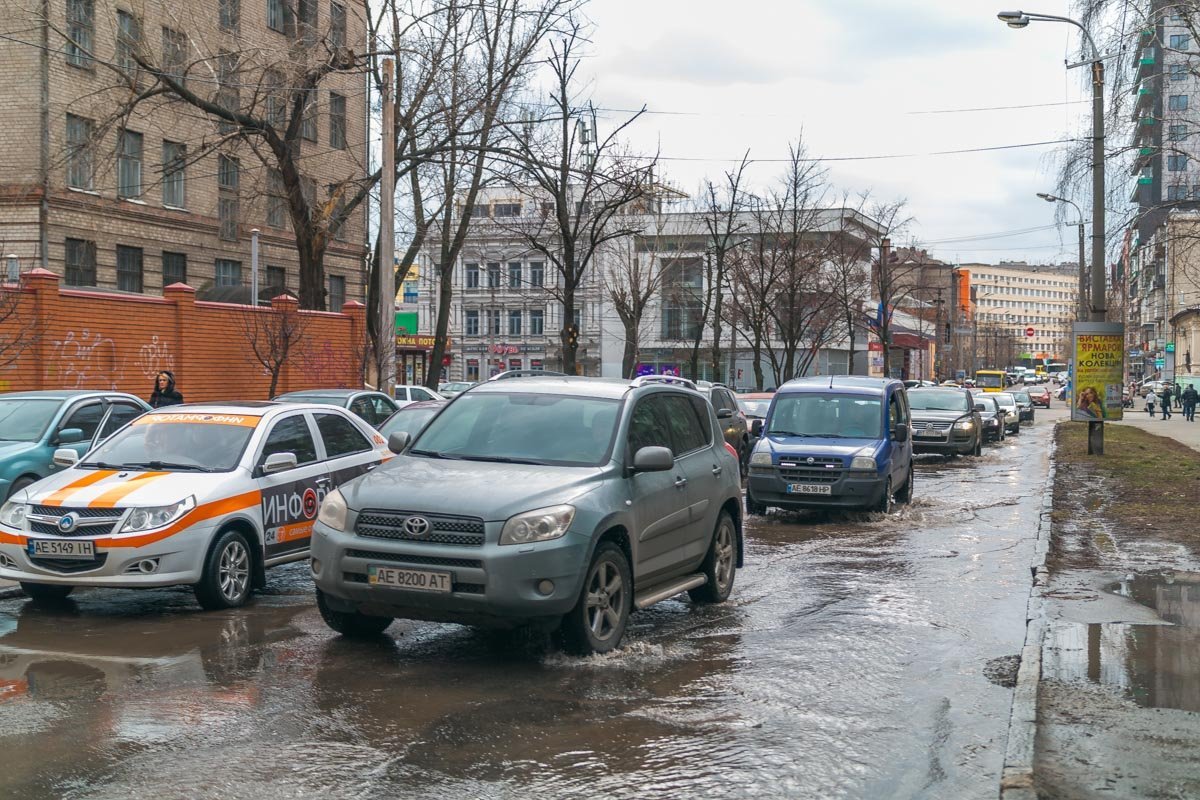 На Европейской образовалась небольшая тянучка