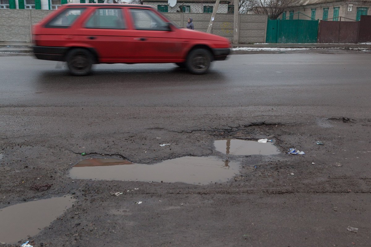 Асфальт успешно сползает в песок