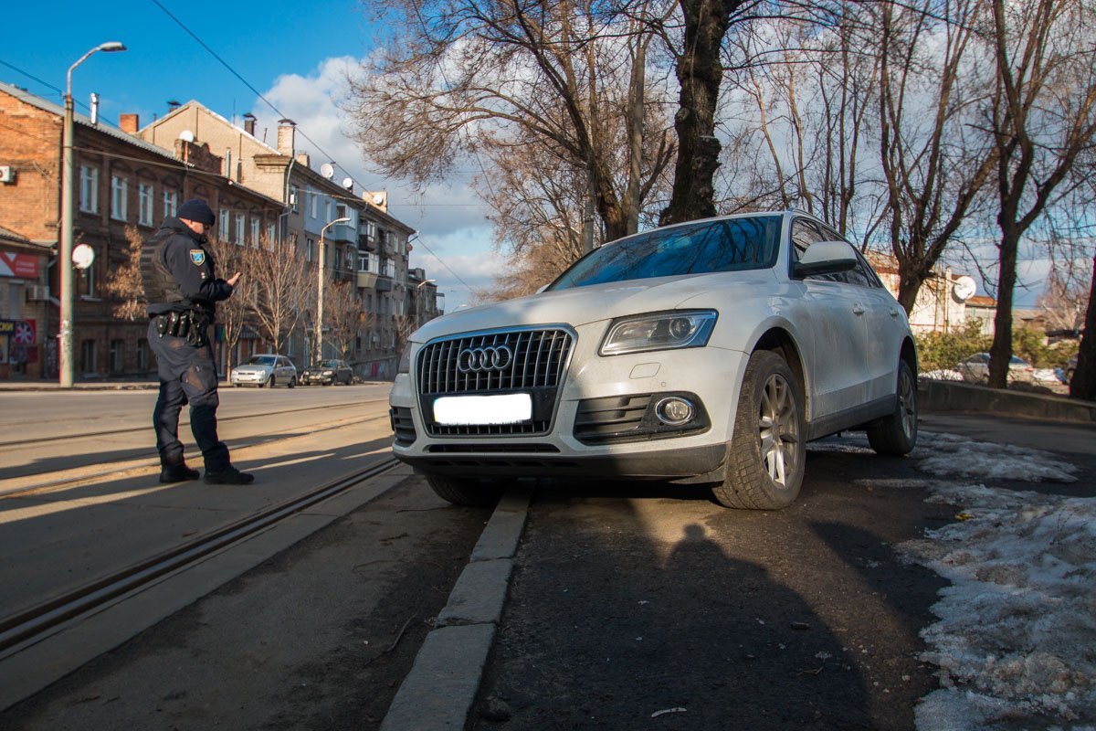 Инспекторы отдела БДР приняли решение эвакуировать иномарку