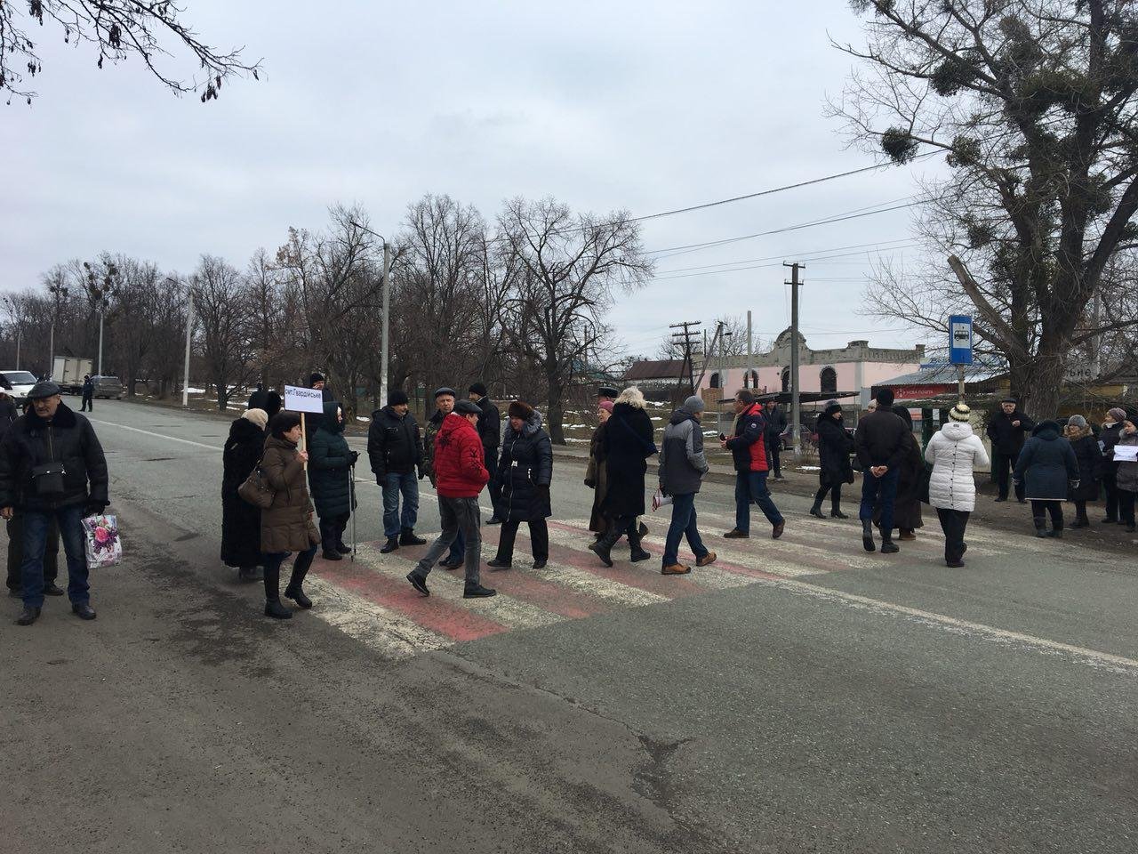 Граждане перекрыли трассу на несколько часов Граждане перекрыли трассу на несколько часов