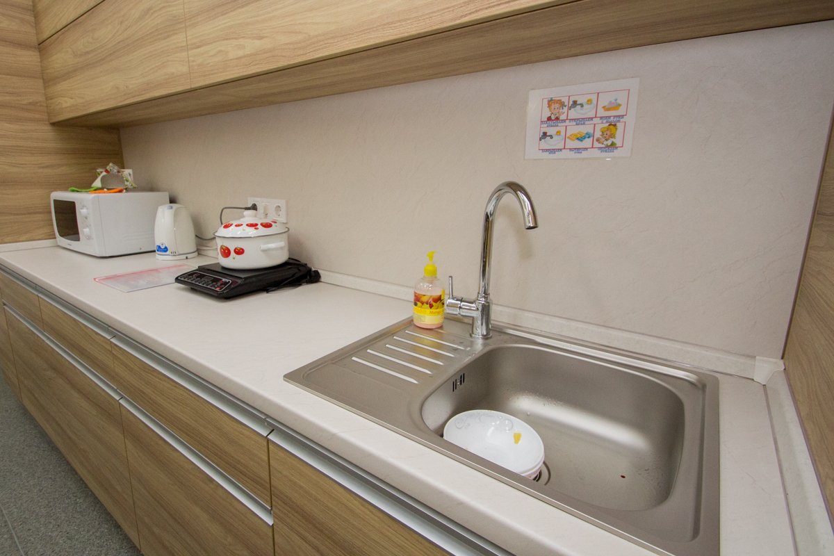 В ресурсной комнате можно выпить чай, посмотреть мультфильм или поиграть В ресурсной комнате можно выпить чай, посмотреть мультфильм или поиграть