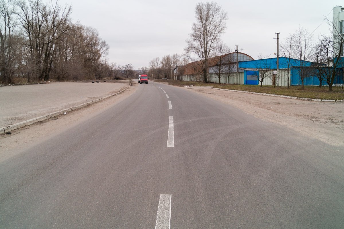 В районе Южного моста есть дорожная разметка В районе Южного моста есть дорожная разметка